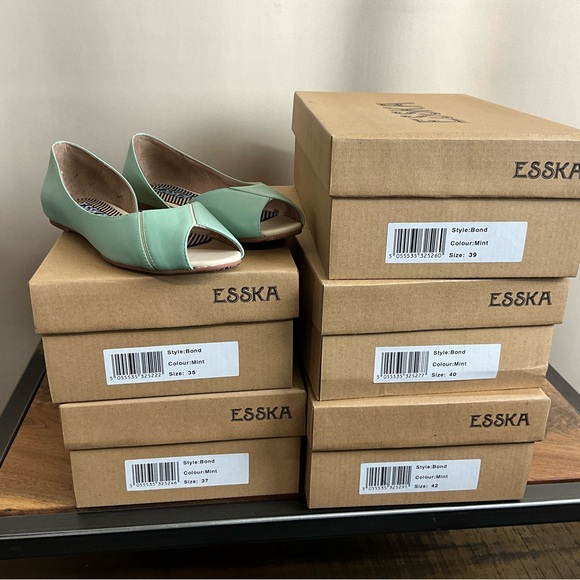 Esska Mint Leather Open Toe Flat, New in Box - Picture 8 of 8